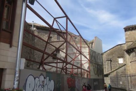 Se vende terreno en el centro histórico de jaca